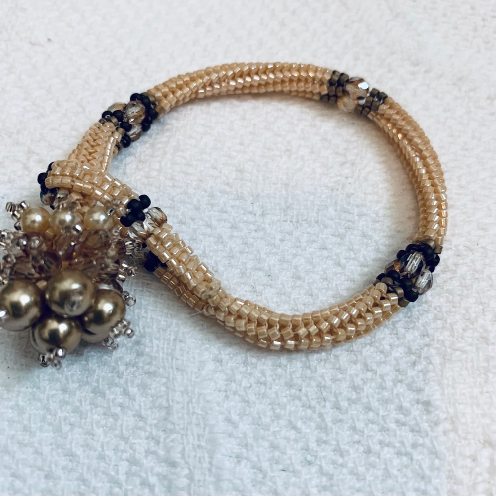 HANDMADE BEADED BRACELET - Picture 8 of 15